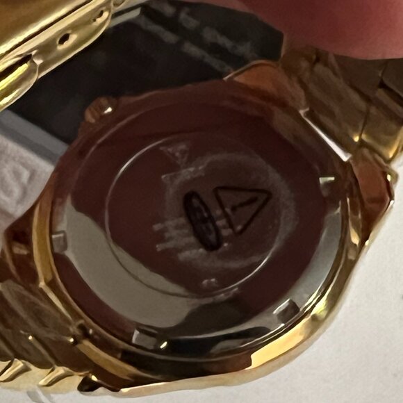 GUESS Women\'s Goldtone Mixed Metal Watch U85110L1